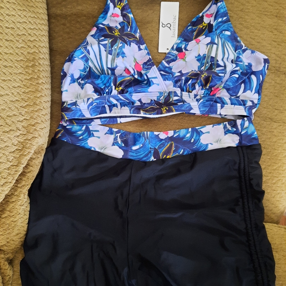 NWT 2 piece swimsuit Jasambac